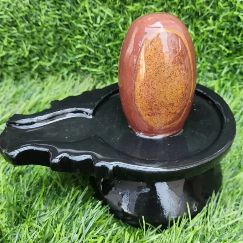 madhu-colortemple-shivling-with-blackstone-jaladhari-narmda-shivling