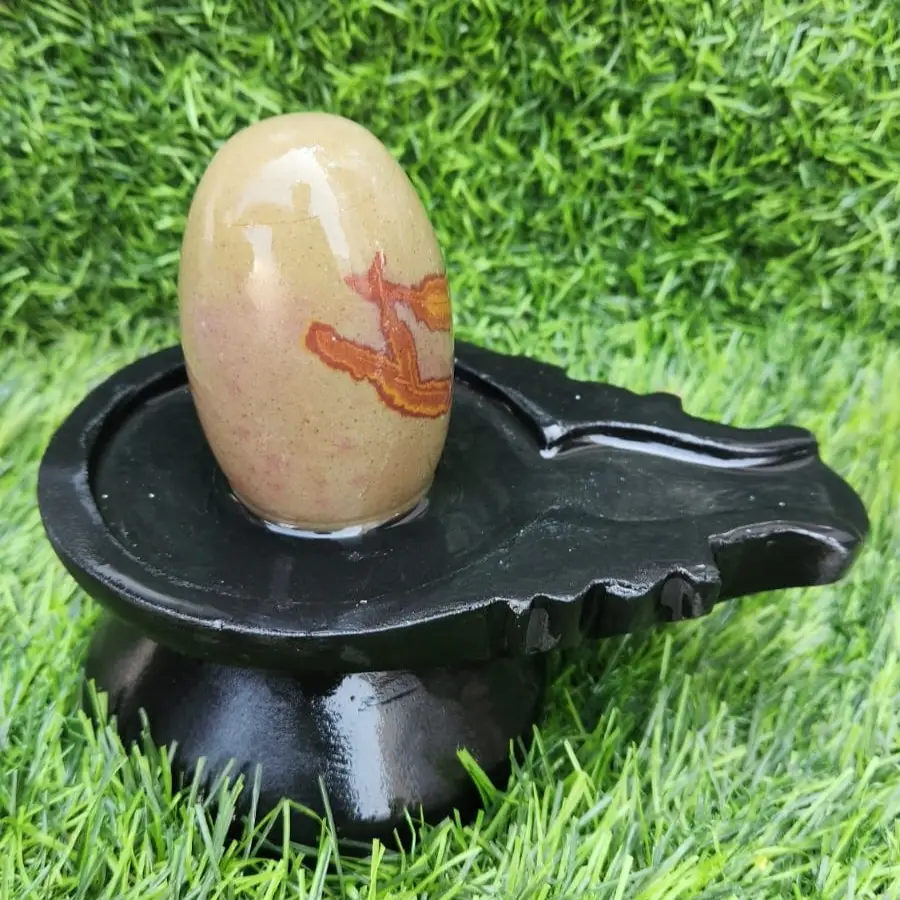 natural-shivling-with-jaladhari-and-damru-jaladhari-narmada