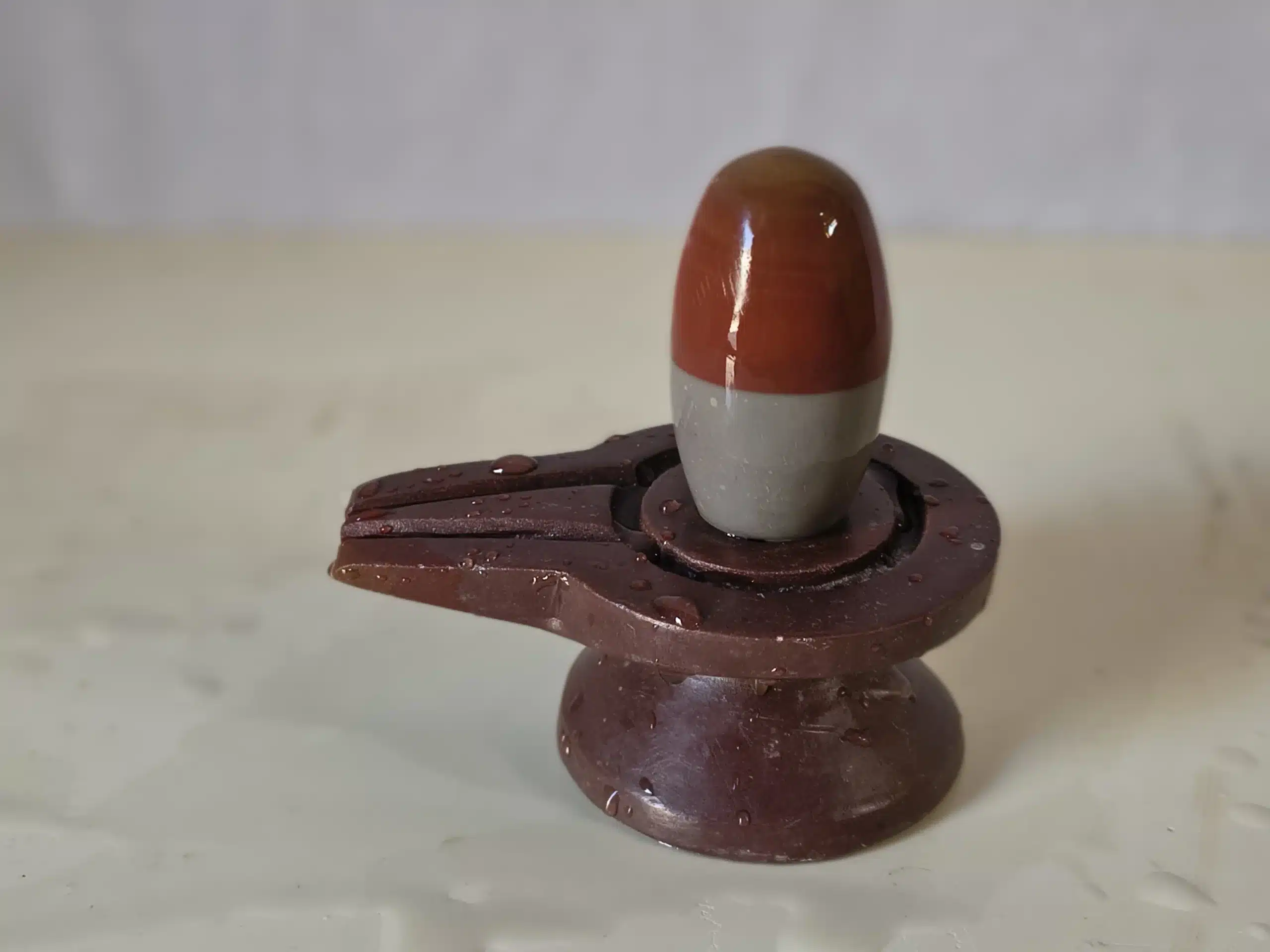 Parth-narmadeshwar-shivling-2inches-1-scaled-1.webp Janeudhari Narmadeshwar Shivling for Home - Image 1