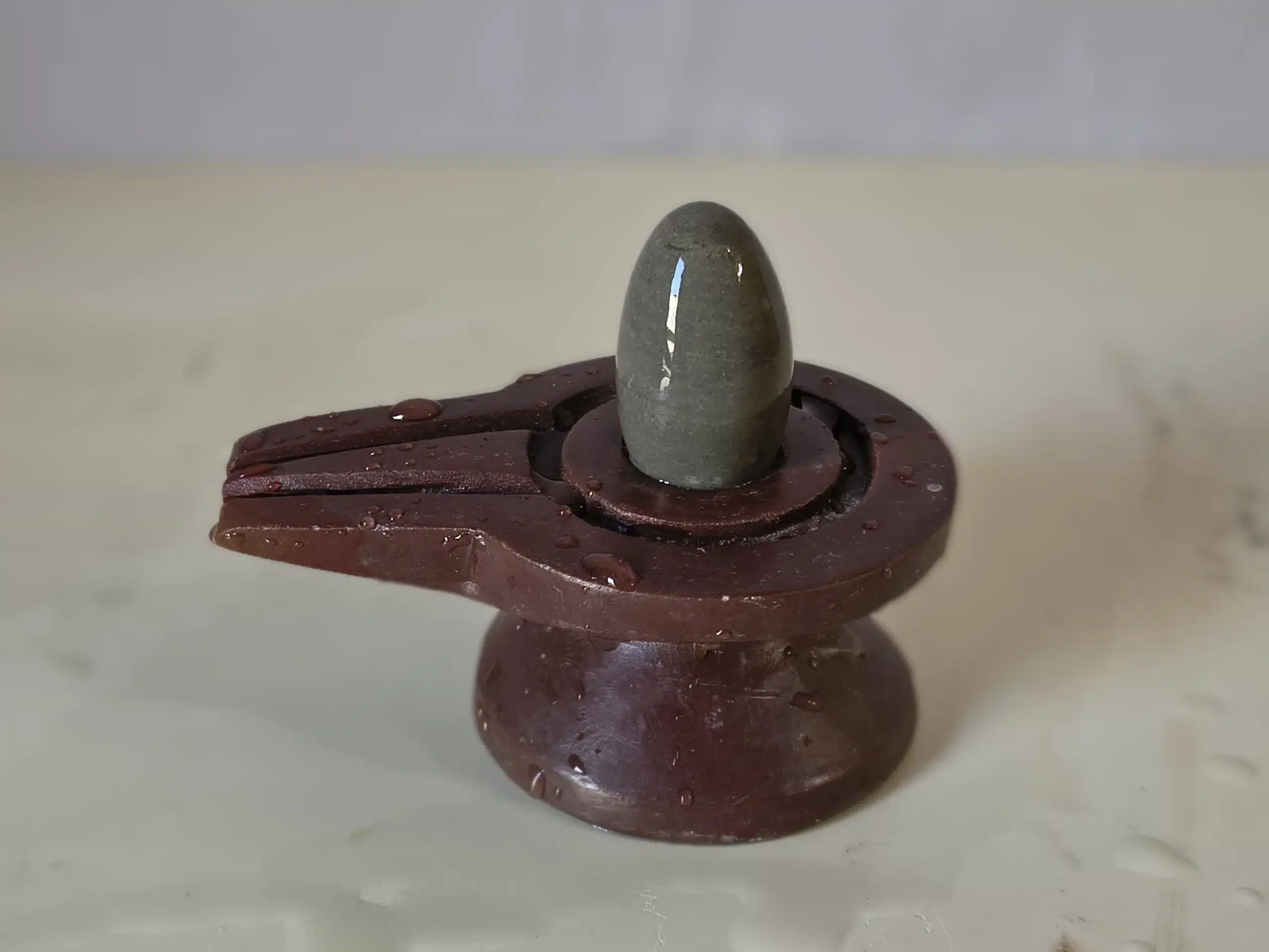 Parth-narmadeshwar-shivling-2inches-2-scaled-1.webp Red Janeudhari Narmadeshwar Shivling with Jaladhari - Image 1